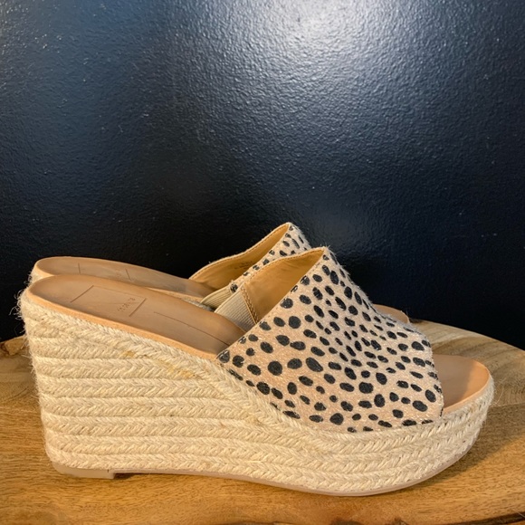 Dolce Vita Platform Sandals - Picture 2 of 9